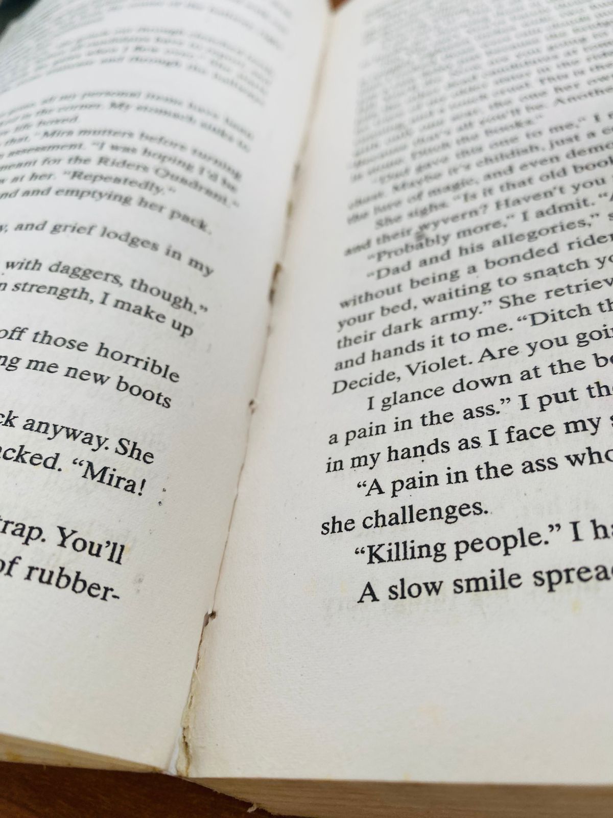 Fourth Wing (1) Fourth Wing