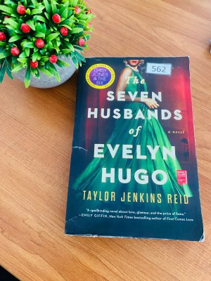 Seven Husbands of Evelyn Hugo