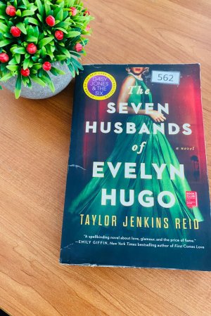 Seven Husbands of Evelyn Hugo