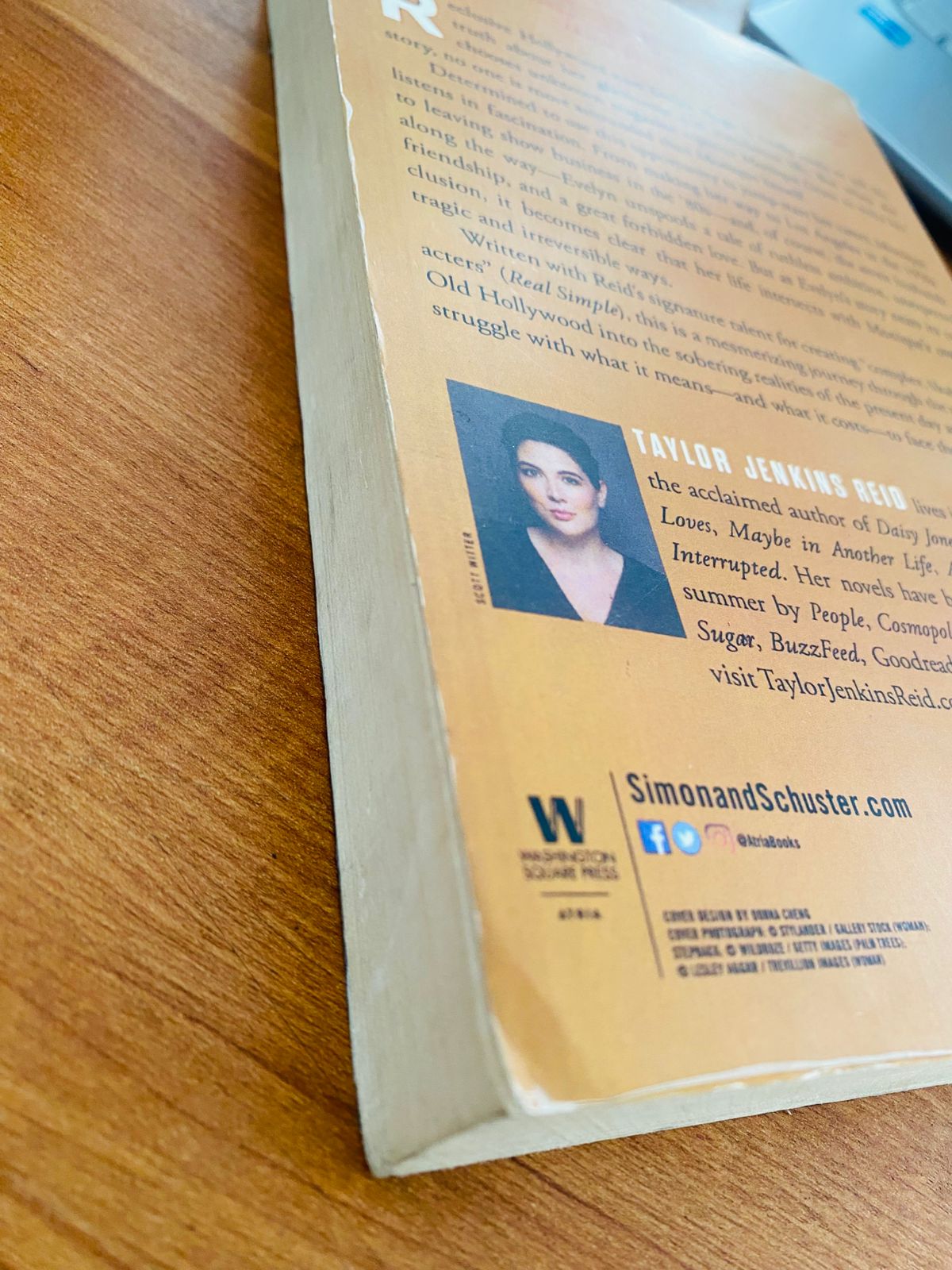 Seven Husbands of Evelyn Hugo (4)