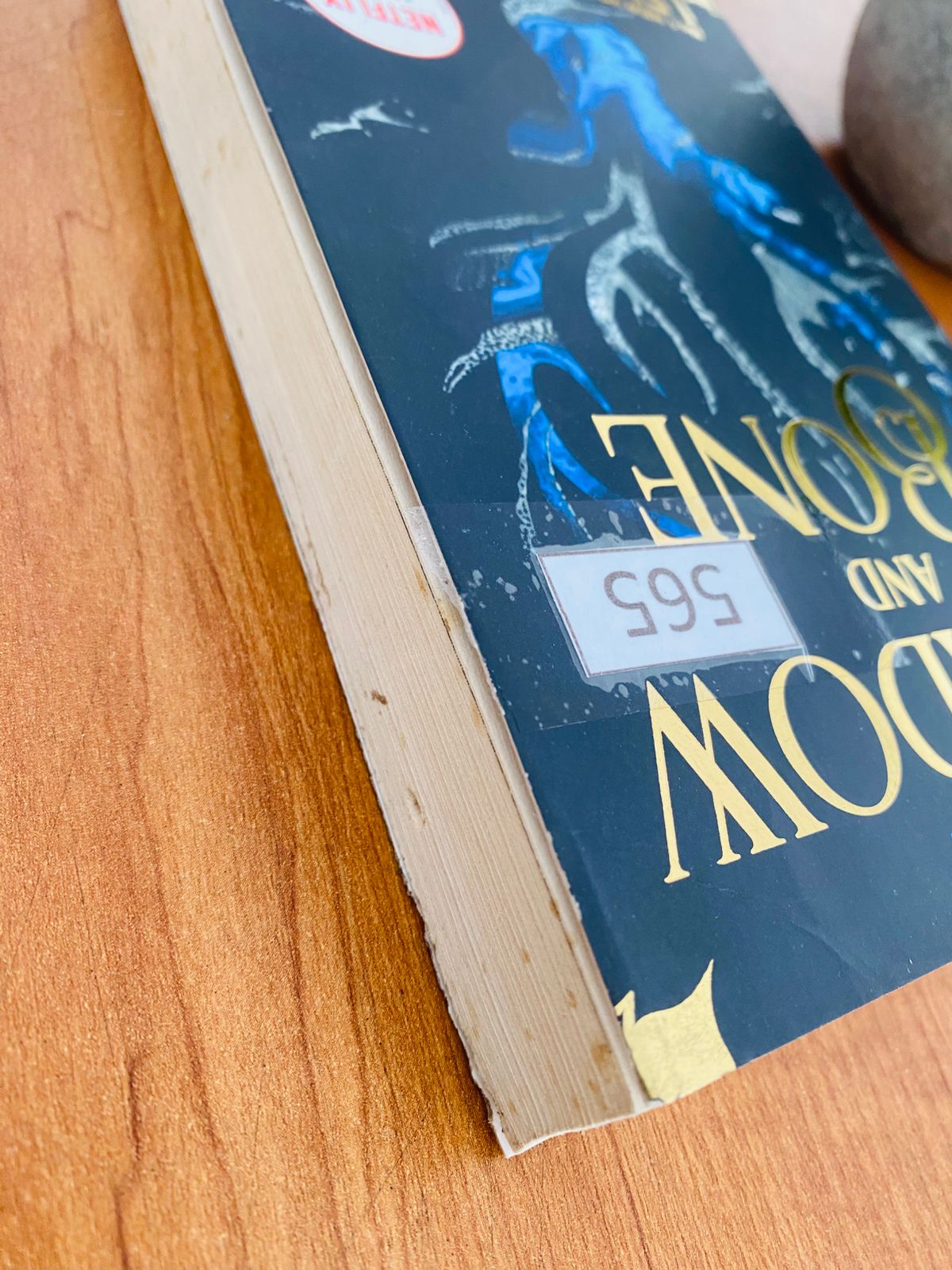 Shadow and Bone (1) Shadow and Bone