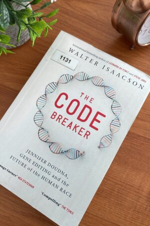 Code Breaker by  Walter Isaacson (1131)