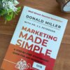 MARKETING MAKES SIMPLE by Donald Miller  (1218)