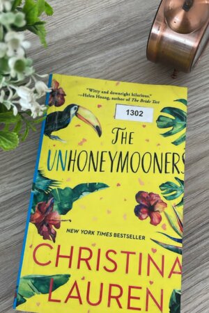 Unhoneymooners by Christina Lauren (1302)