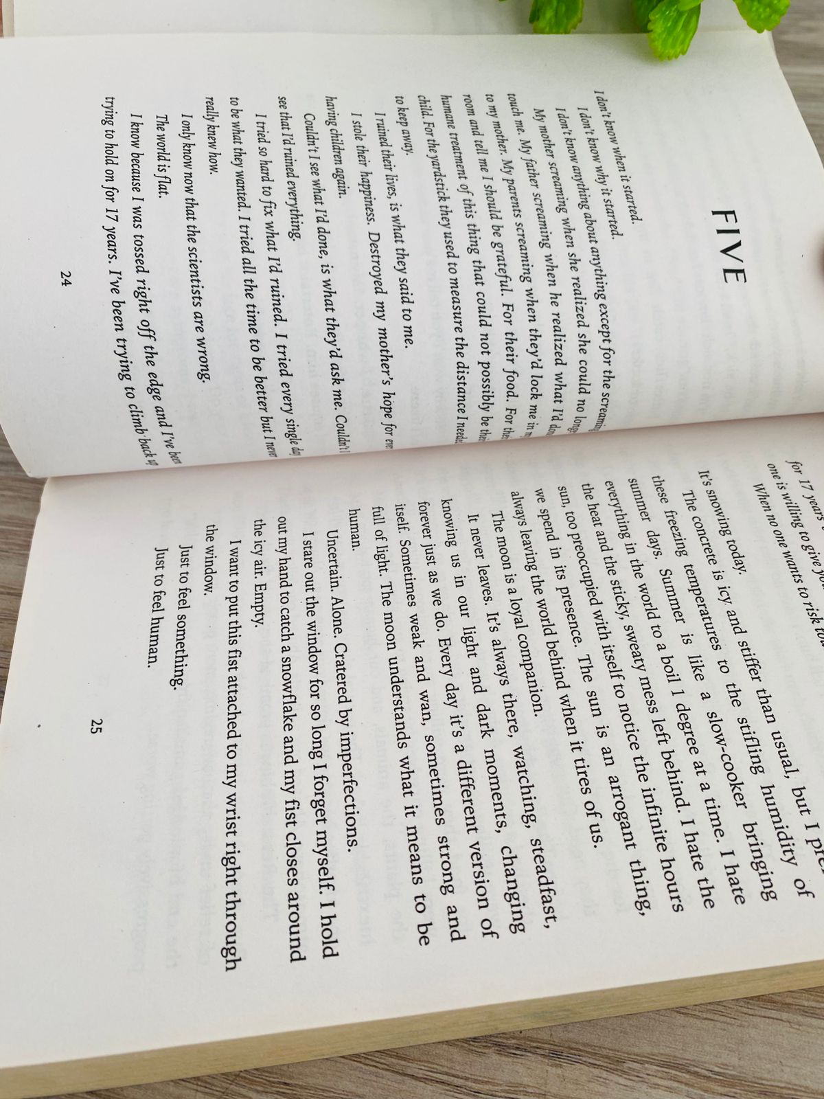 shatter me by Tahereh - 5 (567)